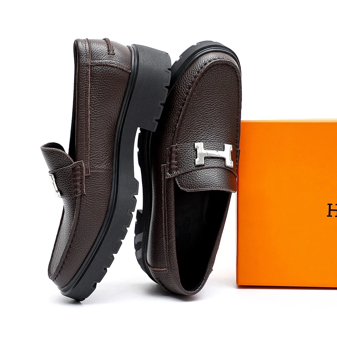 Men's shoes 💰700 💐[HERMES] popular men's shoes counter original items! The world's top brands...Luxury quality...//Fashion and high-end footwear 👍💪🏻...give you a low-key luxury comfort experience👍. The upper is made of pure Italian-imported original top-layer pebbled cowhide. Sweat-absorbent cowhide leather lining. Comfortable and breathable. The original rubber-plastic flower foam light outsole is high-end and classy. Luxurious and noble!! .. OEM factory shipment [Hug] stall.. Original plate. Welcome to taste..39-45 (38.45.46🉑️Customized)
